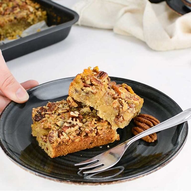 Keto Pecan Bars – Low Carb Slice